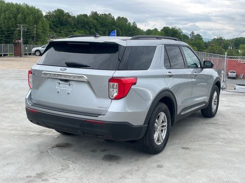 Certified 2023 Ford Explorer XLT AWD/4WD image 3
