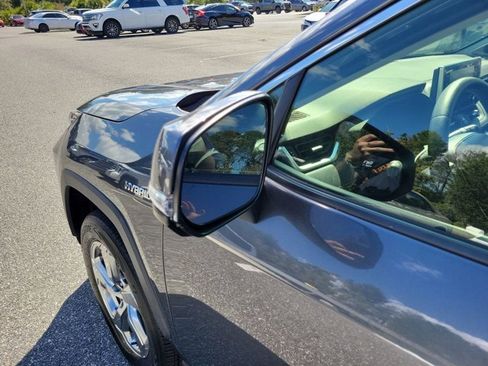 Used 2020 Toyota RAV4 Limited image 18