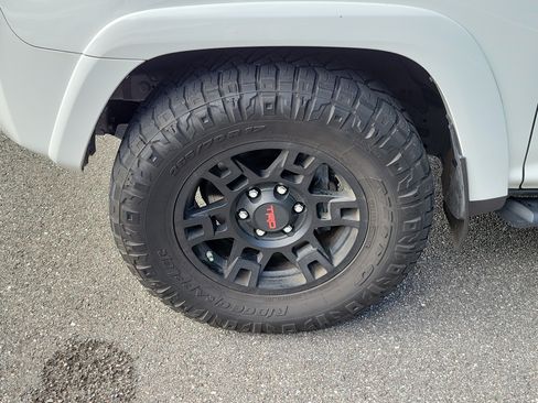 Used 2023 Toyota 4Runner SR5 Premium w/ Moonroof Package RWD image 38