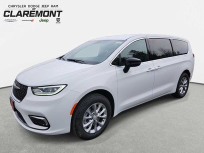 New 2026 Chrysler Pacifica Select