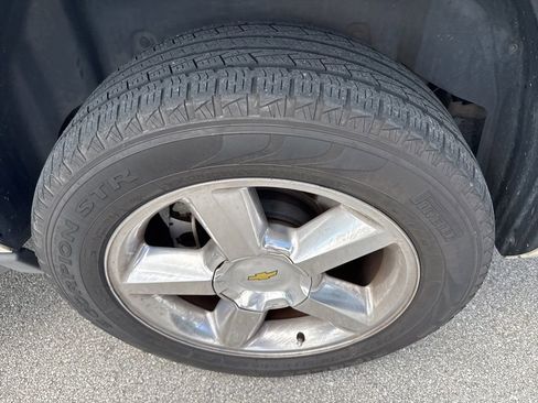 Used 2010 Chevrolet Avalanche LTZ RWD image 14