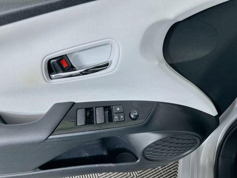 Used 2022 Toyota Prius LE image 15