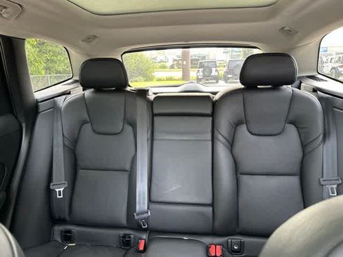 Used 2021 Volvo XC60 T5 Momentum w/ Premium Package AWD/4WD image 5