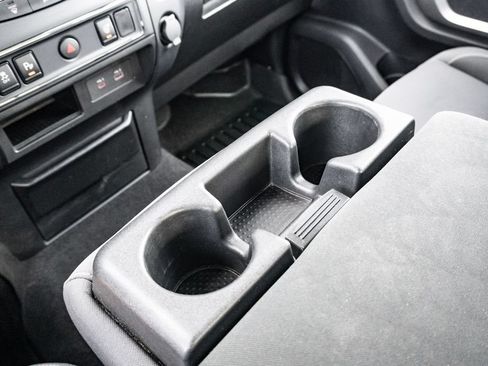 Used 2024 Nissan Titan SV RWD image 25