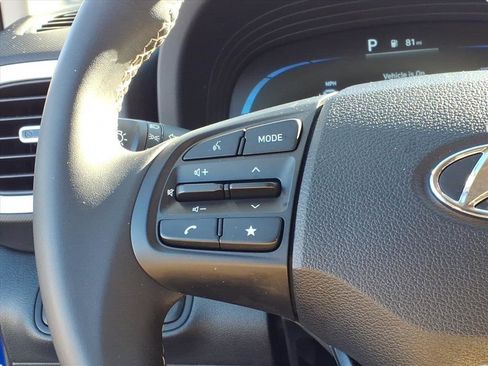 Used 2025 Hyundai Venue Limited image 19