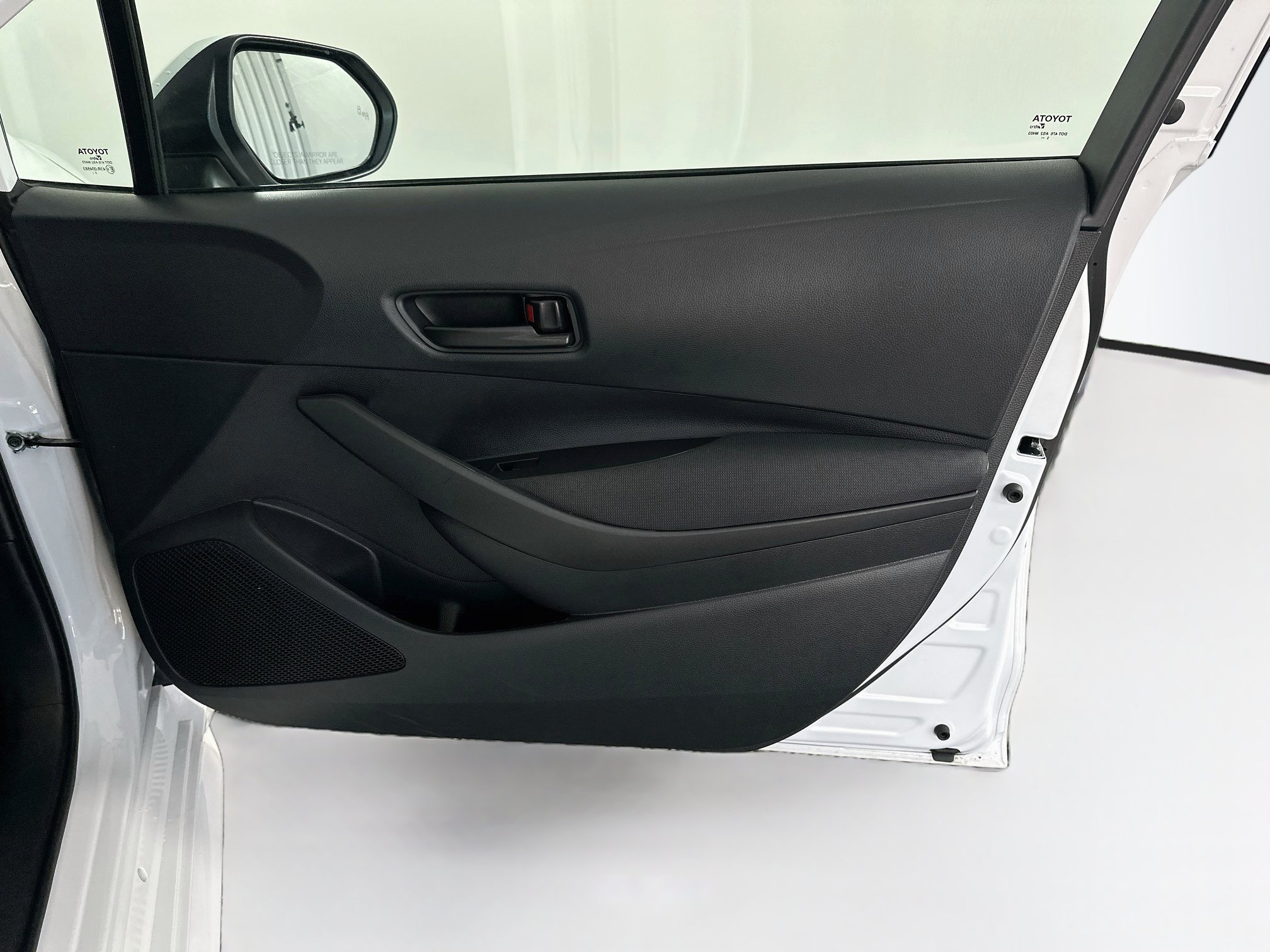 Used 2026 Toyota Corolla LE FWD image 31