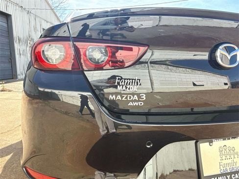 Used 2025 MAZDA MAZDA3 2.5 Turbo Sedan w/Premium Plus image 9