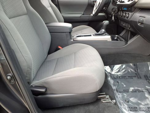 Certified 2022 Toyota Tacoma SR5 image 9