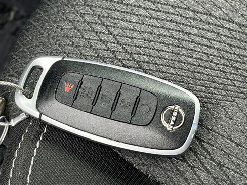 Used 2025 Nissan Rogue SV FWD image 21
