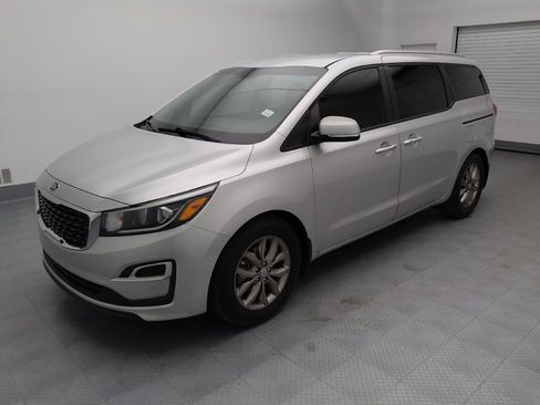 Used 2019 Kia Sedona EX image 2