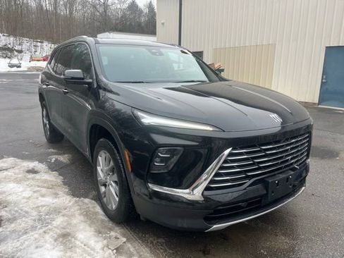 Used 2025 Buick Enclave Preferred image 3