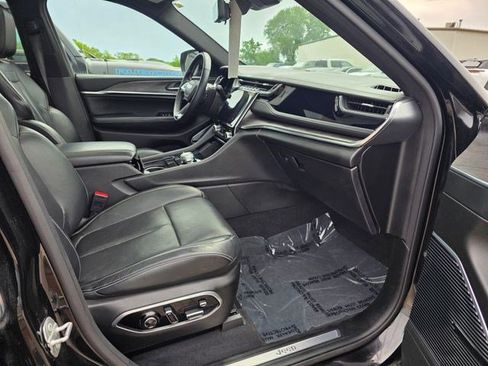 Certified 2022 Jeep Grand Cherokee Overland w/ Advanced Protech Group III AWD/4WD image 10