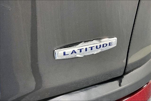 Used 2017 Jeep Cherokee Latitude w/ Comfort & Sound Group FWD image 23