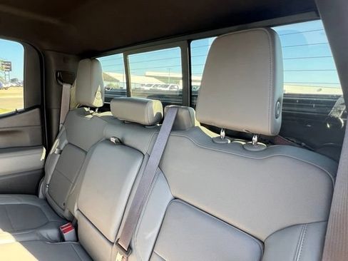 Used 2022 GMC Sierra 1500 SLT w/ SLT Premium Plus Package AWD/4WD image 11