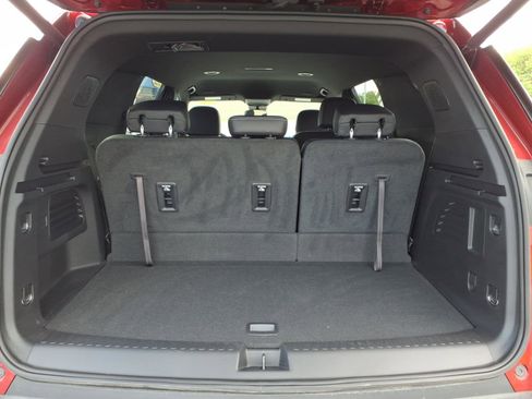 Used 2025 Chevrolet Traverse LT w/ Driver Confidence Package FWD image 28