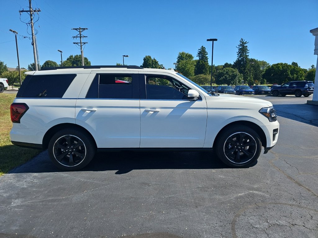 Used 2024 Ford Expedition Limited AWD/4WD image 8