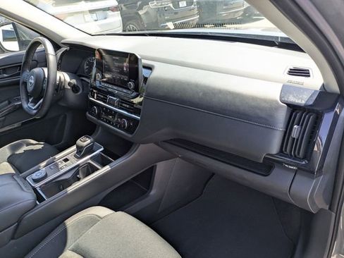 Used 2025 Nissan Pathfinder SV AWD/4WD image 33