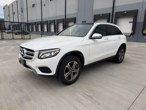Used 2019 Mercedes-Benz GLC 300 4MATIC image 2