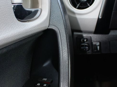 Used 2018 Toyota Corolla LE image 14