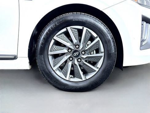 Used 2020 Hyundai Ioniq Limited image 47