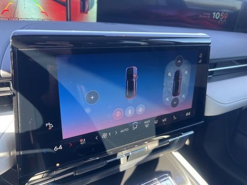 Used 2024 Lincoln Nautilus Premier image 11