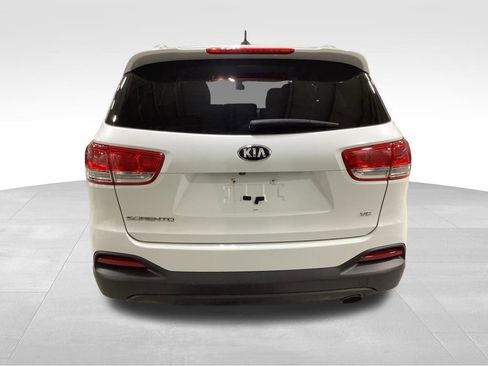 Used 2016 Kia Sorento LX image 7