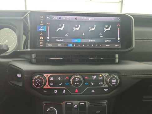 New 2025 Jeep Gladiator Sport image 19