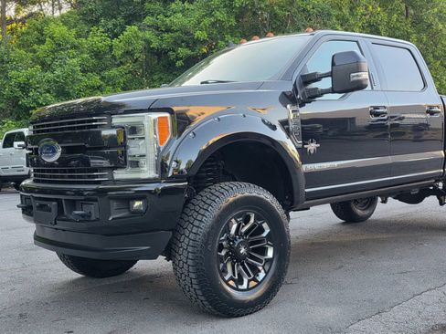 Used 2019 Ford F250 Lariat w/ Lariat Ultimate Package AWD/4WD image 2