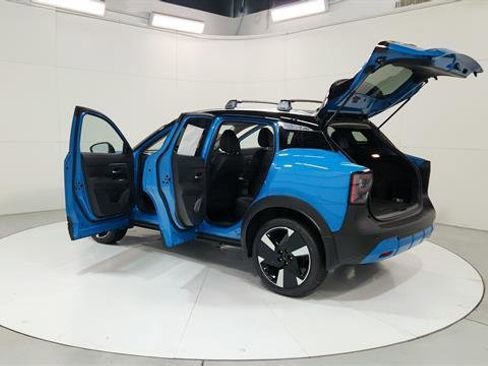 New 2025 Nissan Kicks SR image 30