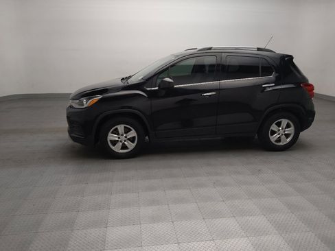 Used 2020 Chevrolet Trax LT w/ Driver Confidence Package FWD image 2