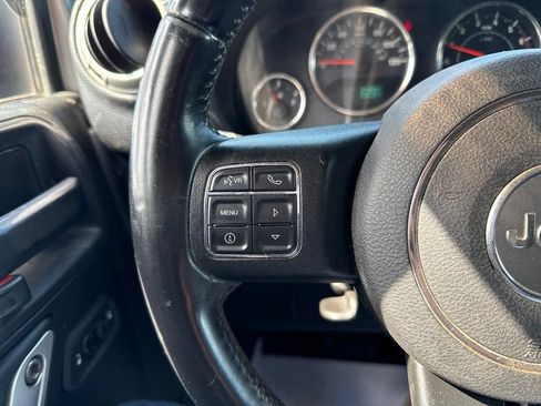 Used 2018 Jeep Wrangler Unlimited Rubicon w/ Connectivity Group AWD/4WD image 27