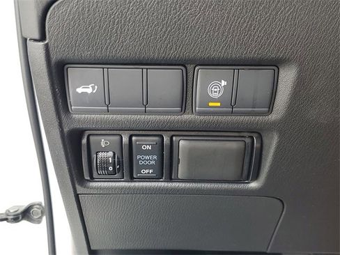 Used 2018 Nissan Armada SL w/ Premium Package image 29