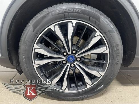 Used 2022 Ford Escape SE w/ SE Sport Appearance Package image 7