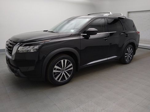 Used 2022 Nissan Pathfinder Platinum w/ Cargo Package FWD image 2