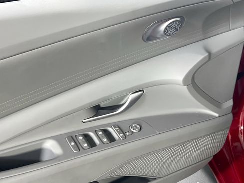 Used 2024 Hyundai Elantra SEL image 18