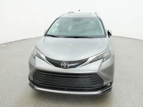 New 2026 Toyota Sienna XLE image 2