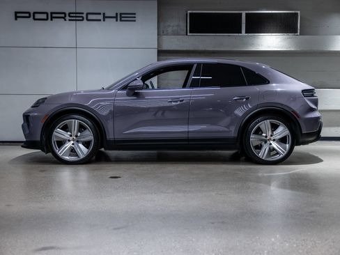 Certified 2025 Porsche Macan 4S Electric AWD/4WD image 2
