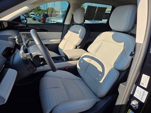 Used 2026 Lincoln Nautilus Reserve AWD/4WD image 17