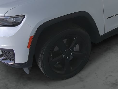 Used 2024 Jeep Grand Cherokee L Altitude AWD/4WD image 7