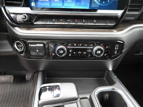 Used 2022 Chevrolet Silverado 1500 RST AWD/4WD image 9