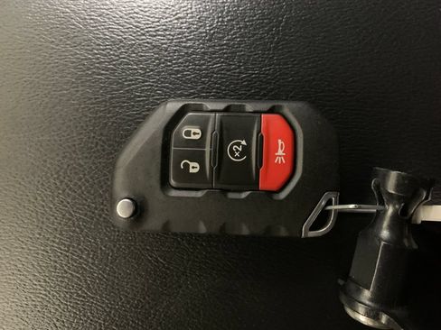 Used 2021 Jeep Wrangler Unlimited Sahara AWD/4WD image 32