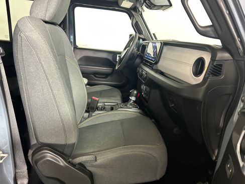 Used 2024 Jeep Wrangler Unlimited w/ Convenience Group AWD/4WD image 27