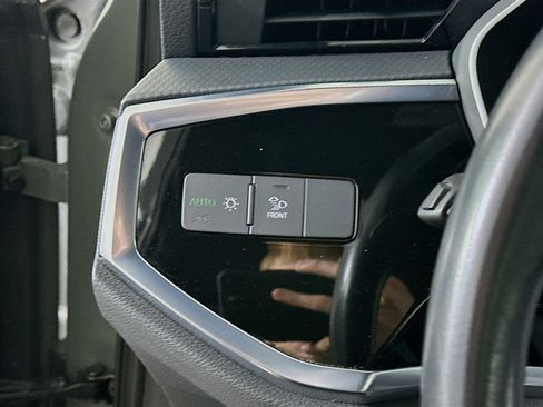 Used 2024 Audi Q3 2.0T Premium image 17