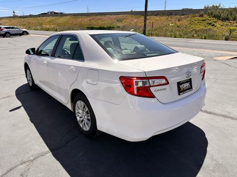 Used 2014 Toyota Camry LE FWD image 4