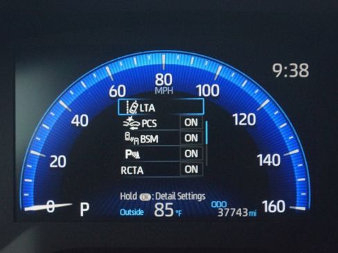Used 2022 Toyota Corolla Cross XLE w/ Convenience Package FWD image 4
