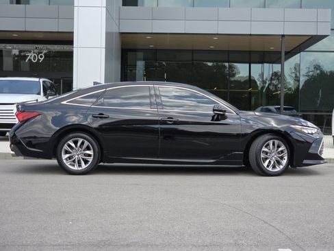 Used 2019 Toyota Avalon XLE w/ Moonroof Package FWD image 28