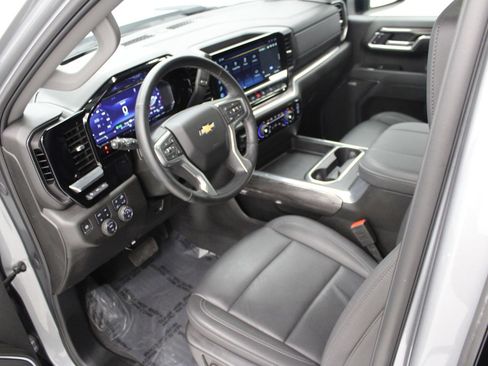 Used 2025 Chevrolet Silverado 2500 LTZ w/ LTZ Premium Package image 14