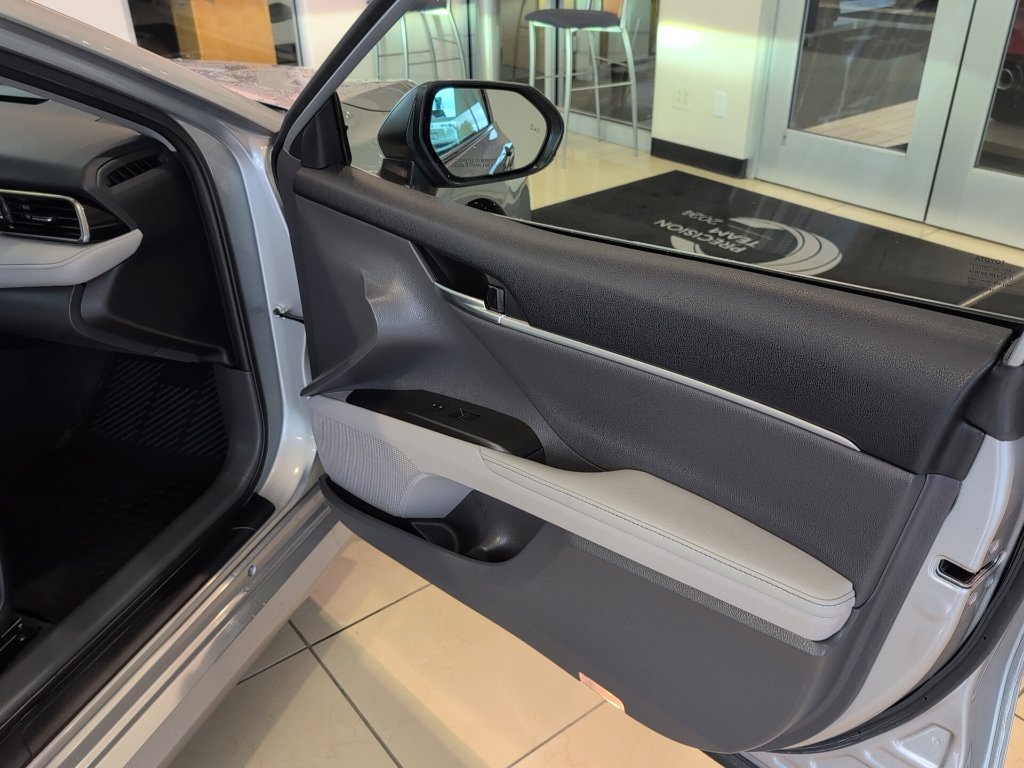 Used 2023 Toyota Camry XLE FWD image 43