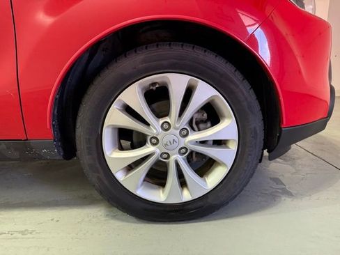 Used 2015 Kia Soul + FWD image 25