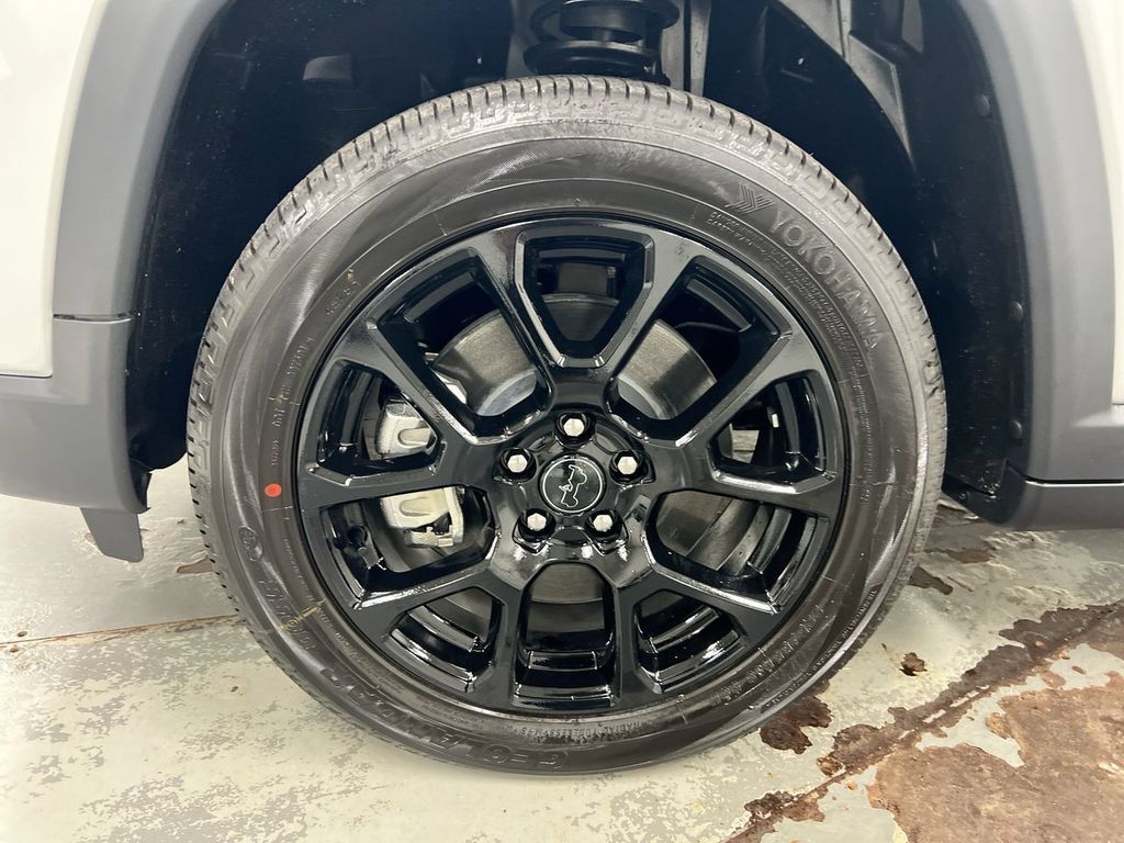 New 2026 Jeep Compass Latitude AWD/4WD image 25